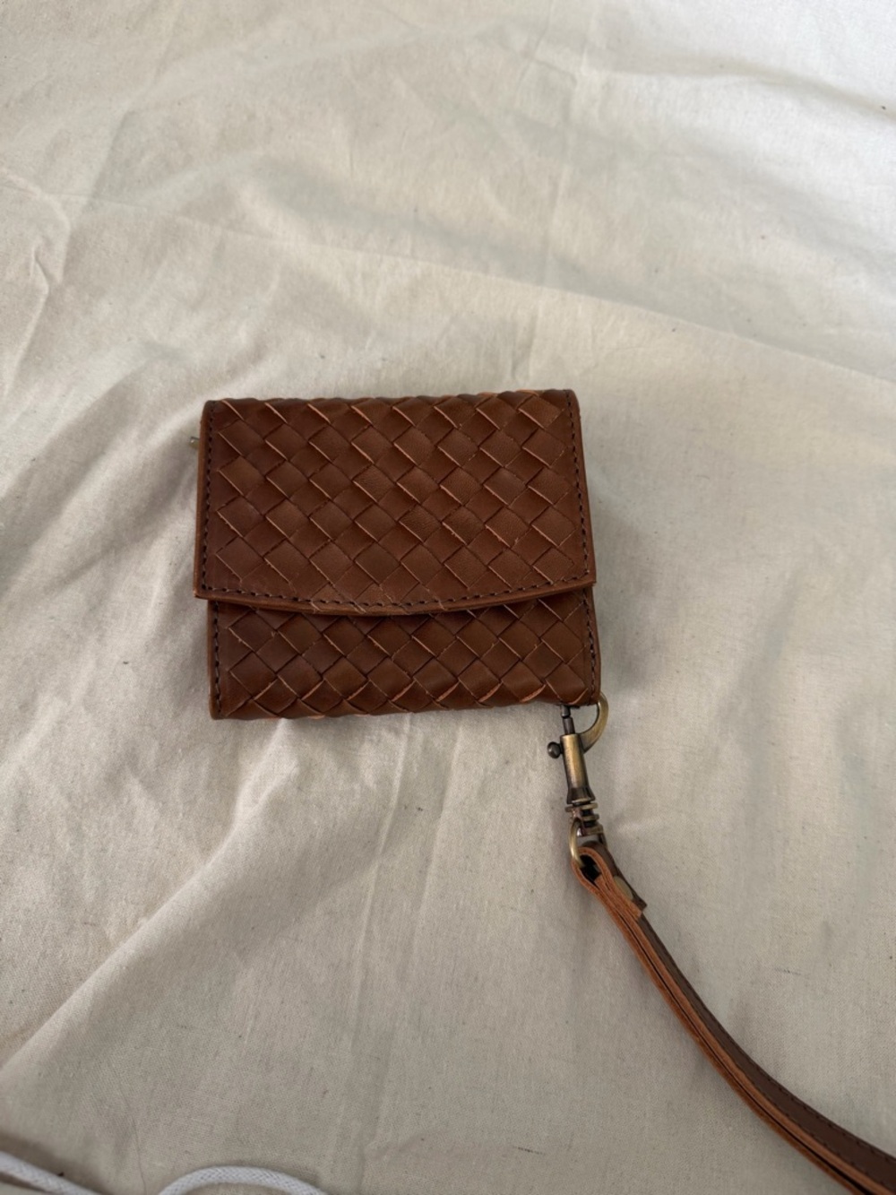 Elevate Suri Woven wallet in Chestnut